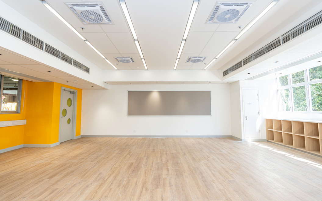 The 36-classroom primary school at Tai Po were constructed with 181 MiC modules of typical classrooms, typical toilets, typical electrical rooms and pantry. Pictured is a standardised classroom.