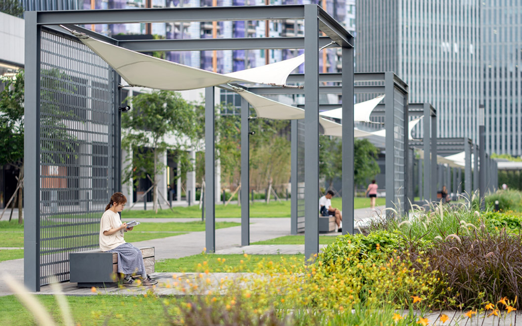 The concept of "sponge city" is introduced through providing abundant landscaped areas, integrated with the design of rain garden and bioswale, for better management of storm-water. Innovation technology, including soil cells and underground tree guying system, and innovation ideas, pet-inclusive and cycling-inclusive concept, are implemented to achieve a new chapter of urban space.