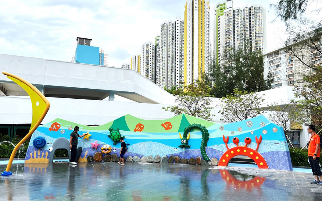 Artwork created by children in the local community was integrated into the play equipment of the sensory wall.